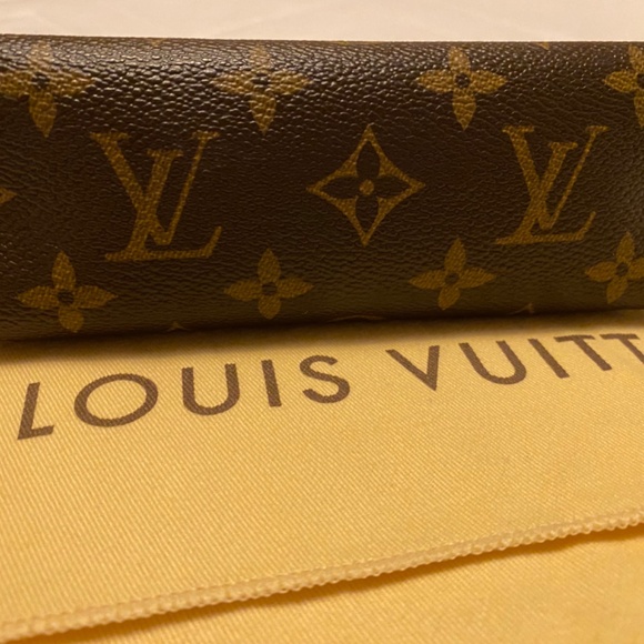 LOUSI VUITTON COSMETIC POUCH PM MONOGRAM W/ DUST BAG - Picture 6 of 12